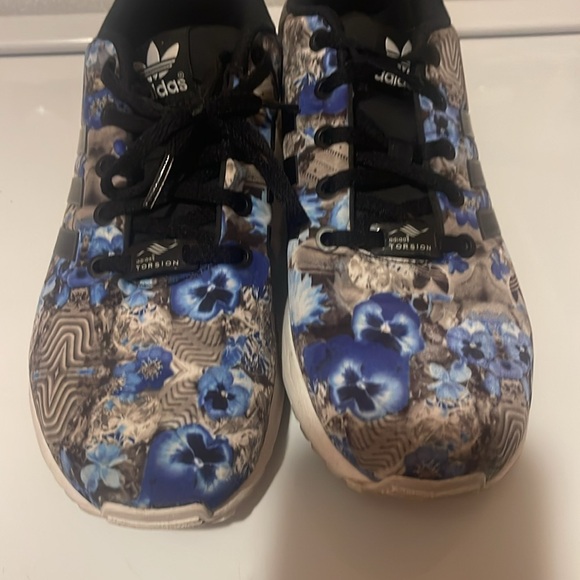 Adidas - Picture 2 of 5